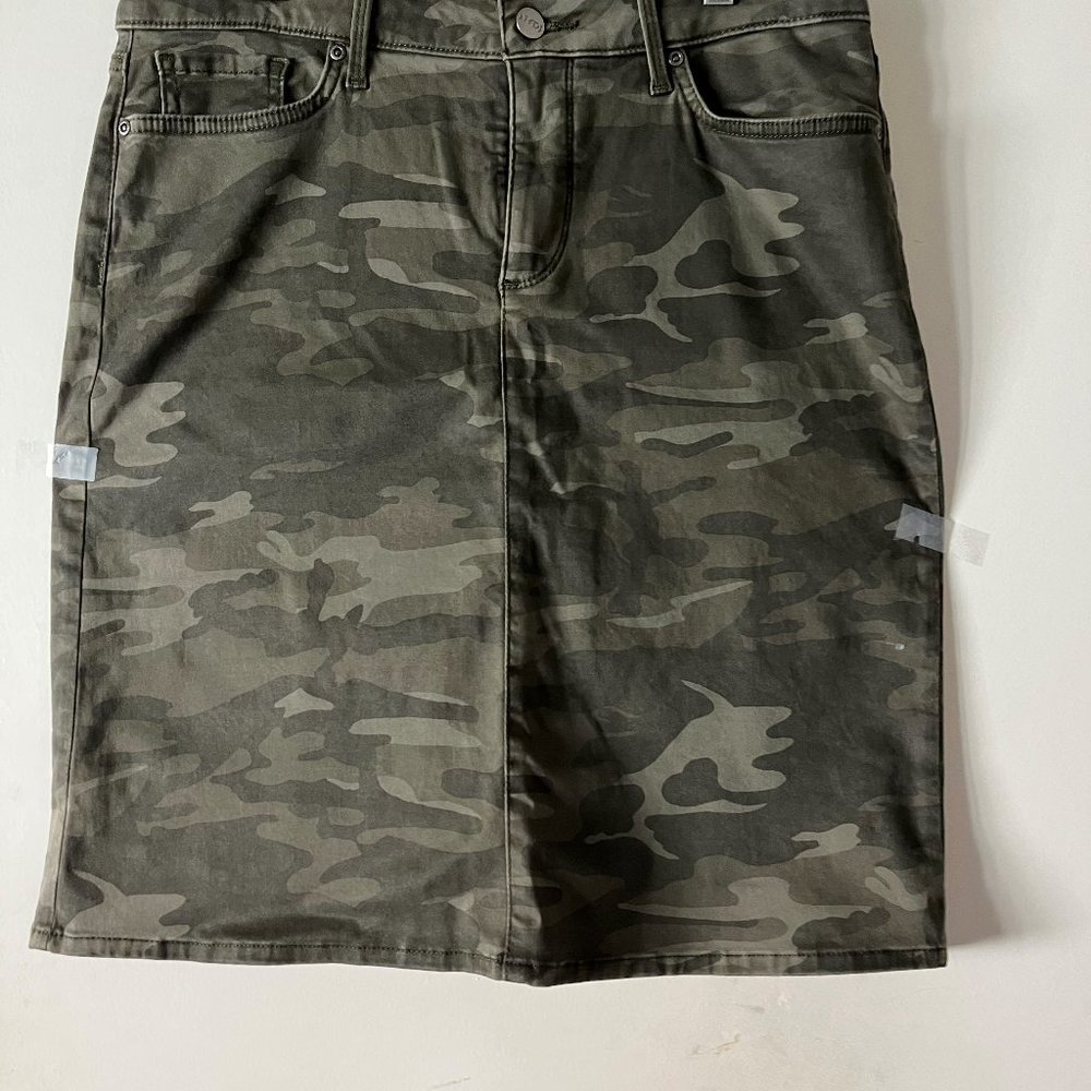Camo print 5 pocket skirt